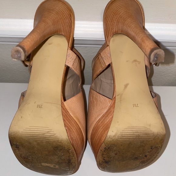 Guess Natural Leather Heels with Strap Size 7M these are gently worn.Very soft. - Picture 14 of 15